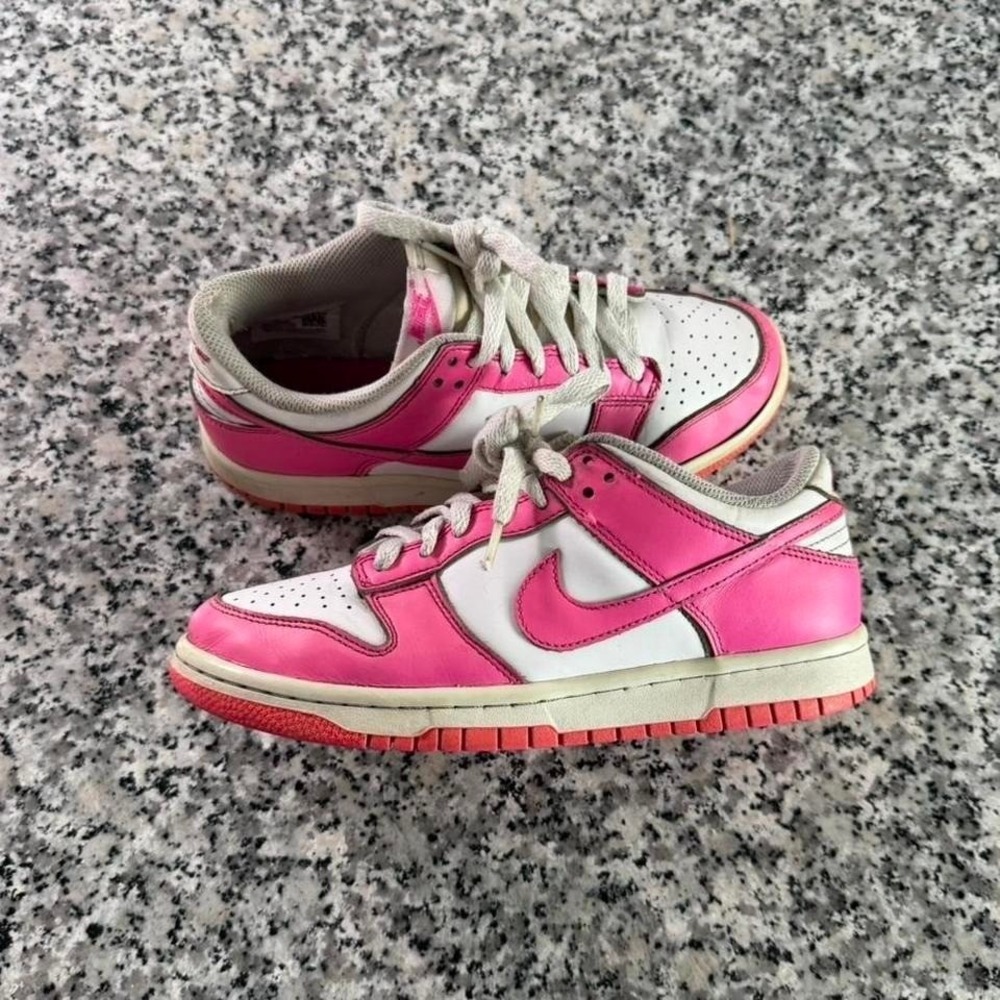 Nike Women's Dunk Low GS White Pink 5Y (Women's 7) FB9109